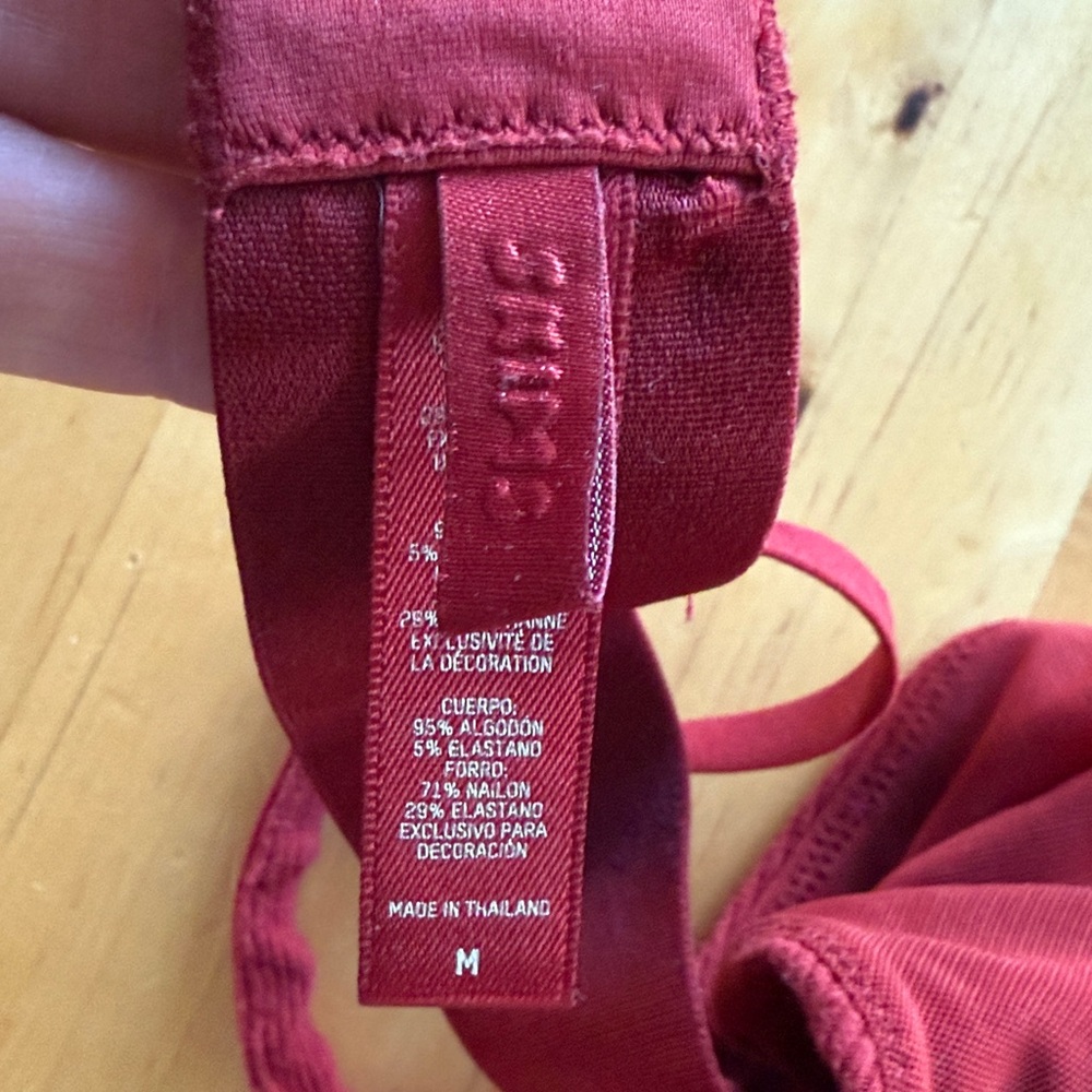 SKIMS Burgundy Bra - Picture 4 of 4